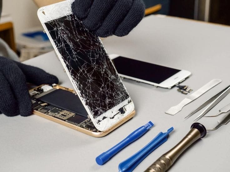 iPhone repair service in Brampton at Phone Chek